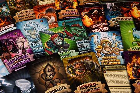 Brettspiel Kingdom Rush. Sturm der Elemente + Die Elementsetzliche Truhe. All In Box (Deutsche Version)